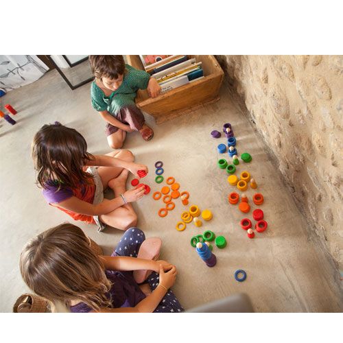 Grapat houten nins® poppetjes met ringen en schijfjes - regenboog 15-102