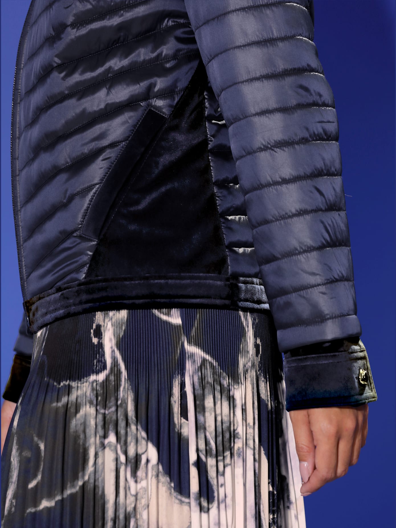Blazer matelassé avec détails en velours élégants