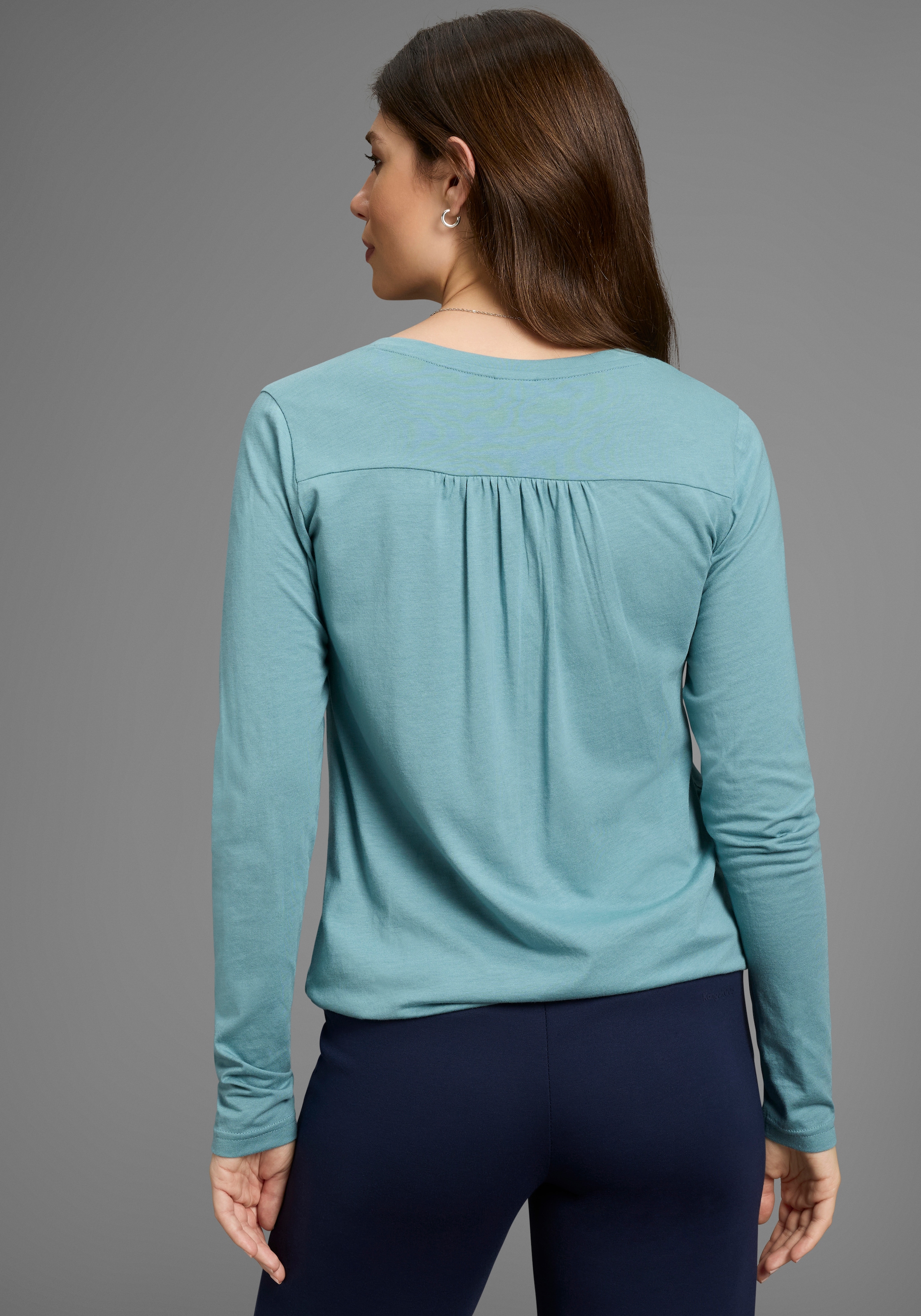 KangaROOS Langarmshirt , mit Knopfleiste und süssen Details