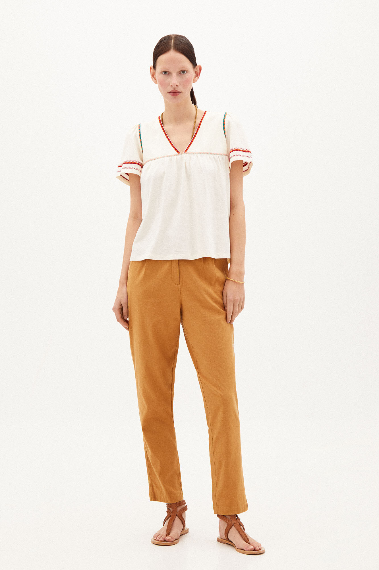 Camiseta Clara Bordada - Bege
