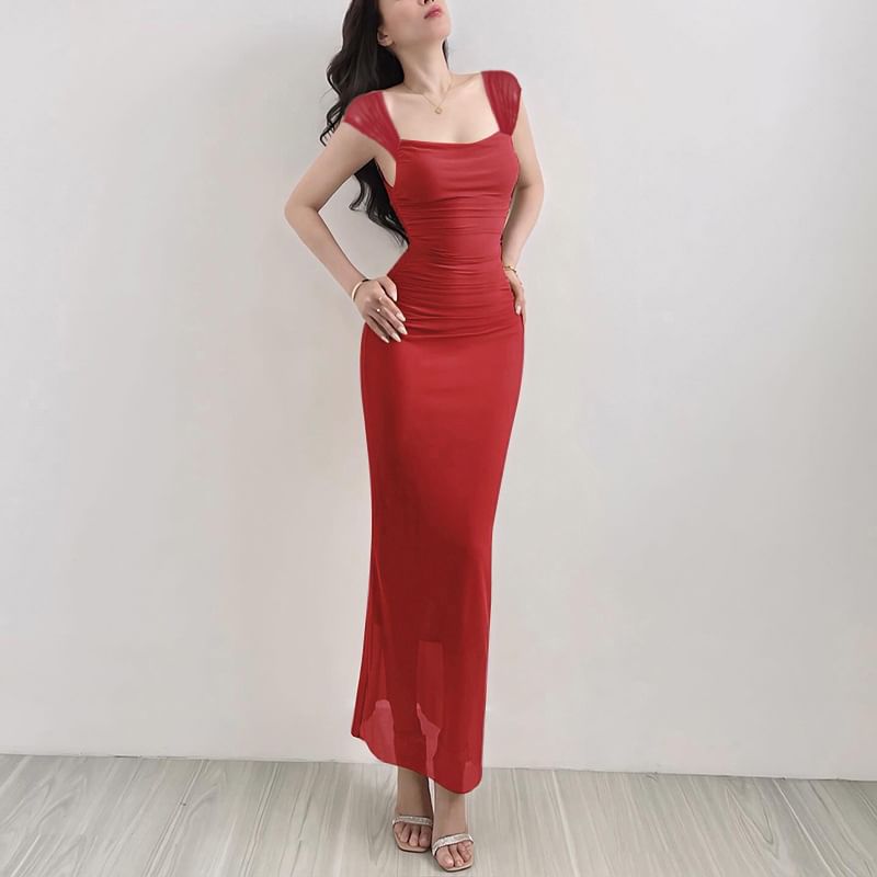 Smackthat - Maxi-jurk met mesh en kapmouwen en Queen Anne-halslijn