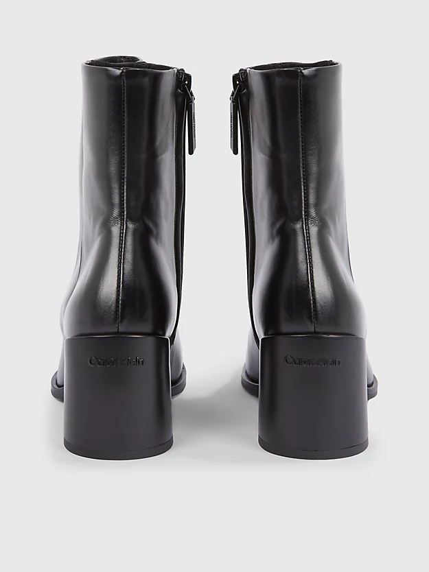 Botas de tornozelo de couro com salto