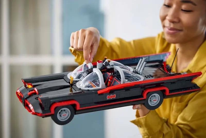 (1822-tlg. Set) Batman Klemmbausteine Spielzeug Fahrzeug Modell Bausatz (76328) Lizenziert - Batmobil aus der 60er-Jahre-Fernsehserie
