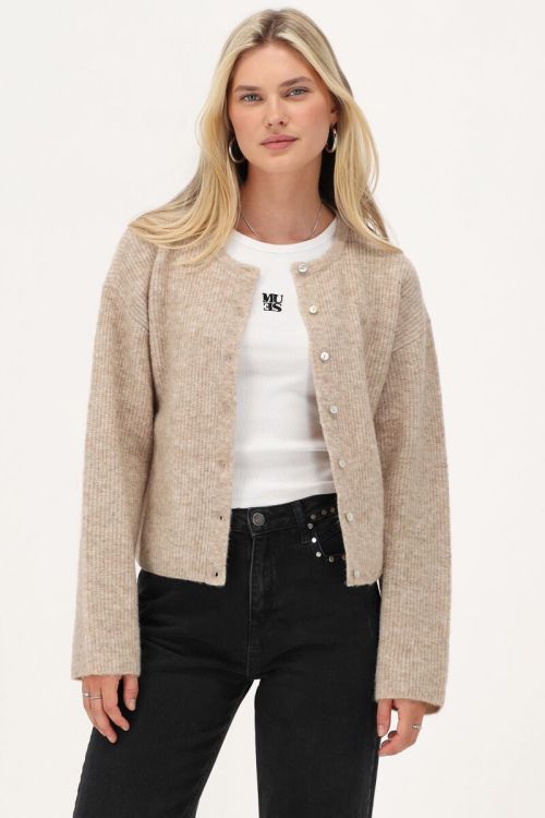 Beige vestje met knoopjes