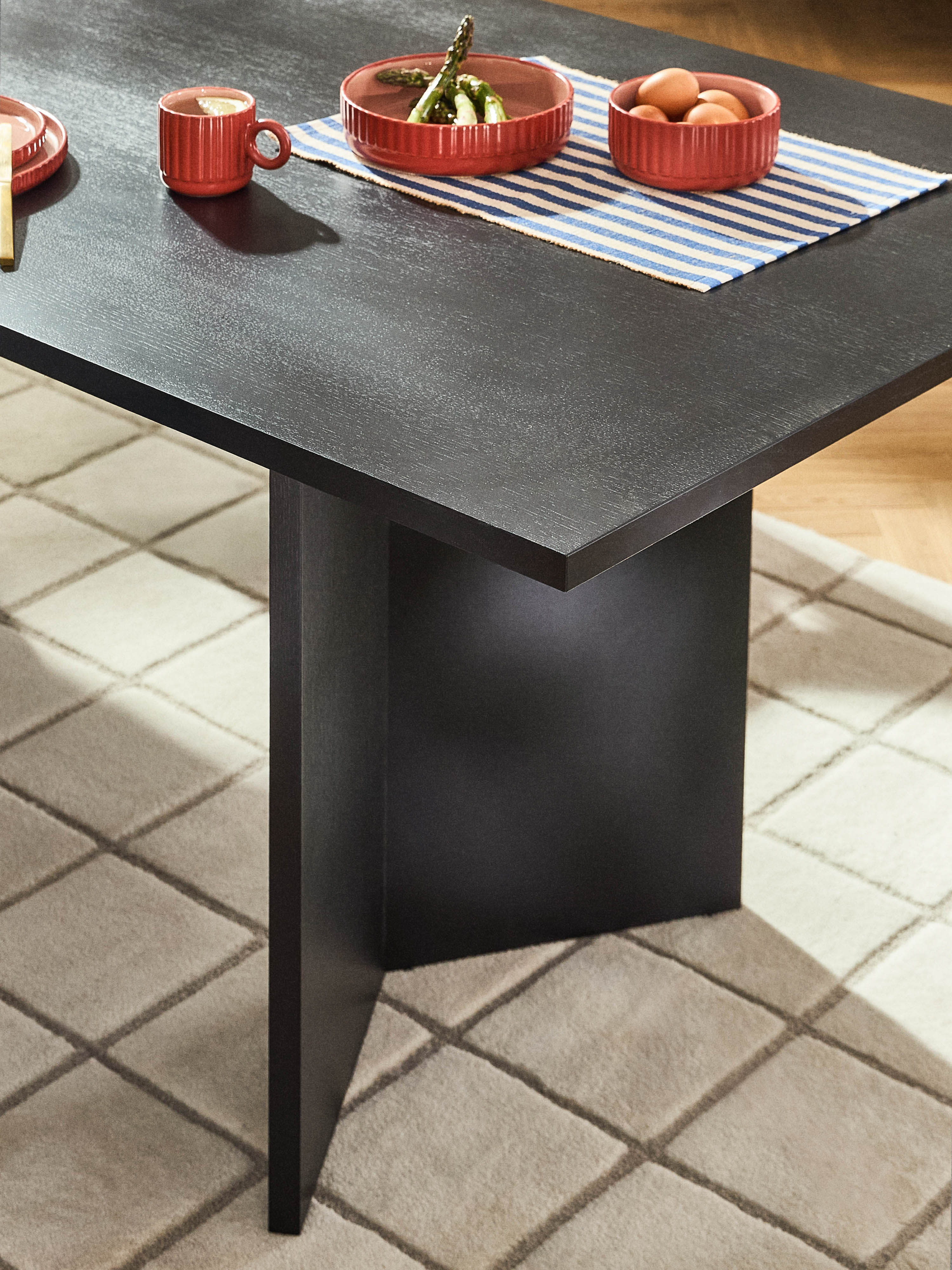 Eettafel Toni, in verschillende formaten