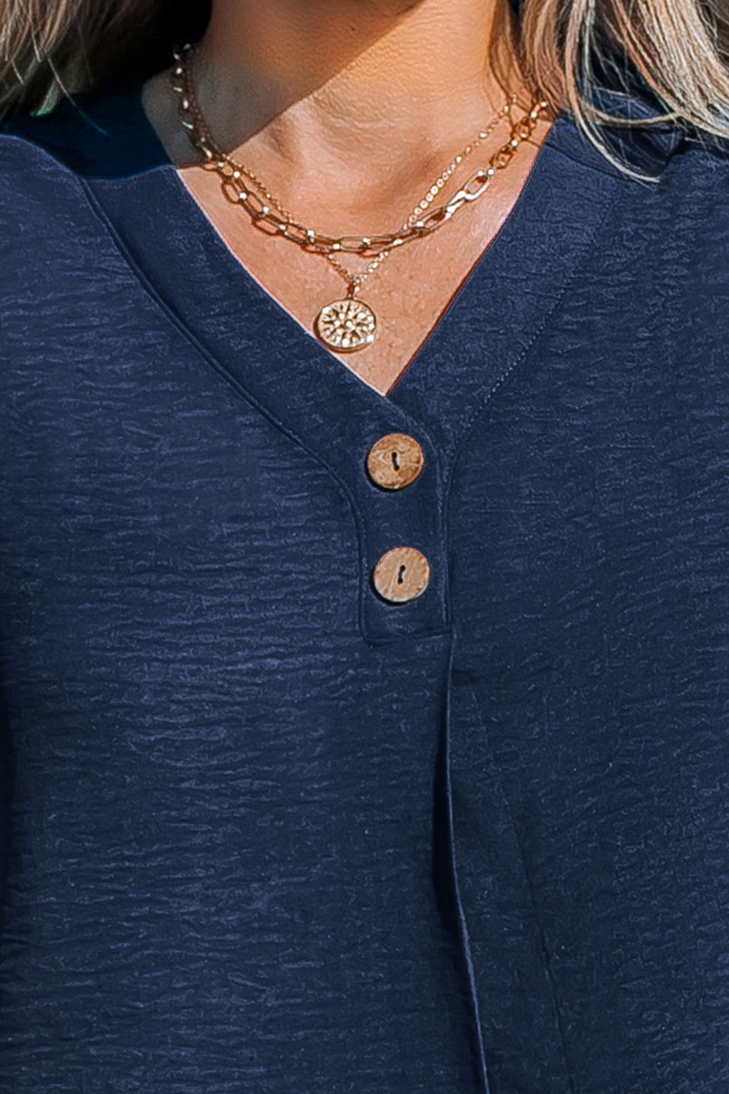 Blouse sans manches à col en V et doubles boutons bleu marine