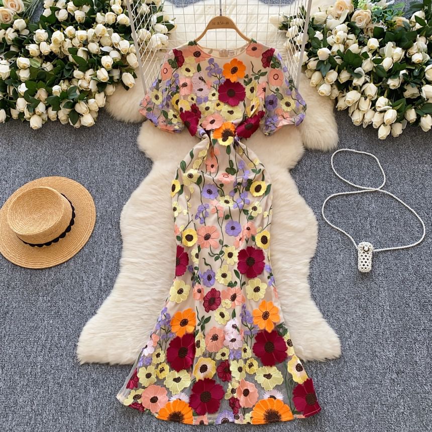 Lucuna - Maxi-zeemeerminjurk met korte mouwen, ronde hals en bloemenborduursel