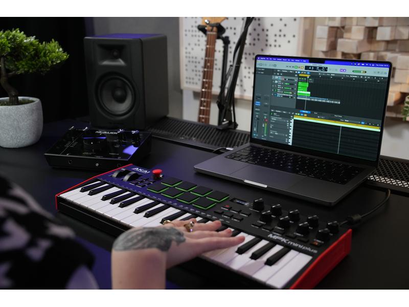 Akai Keyboard Controller MPK Mini Plus Controller für volle, kreative Kontrolle