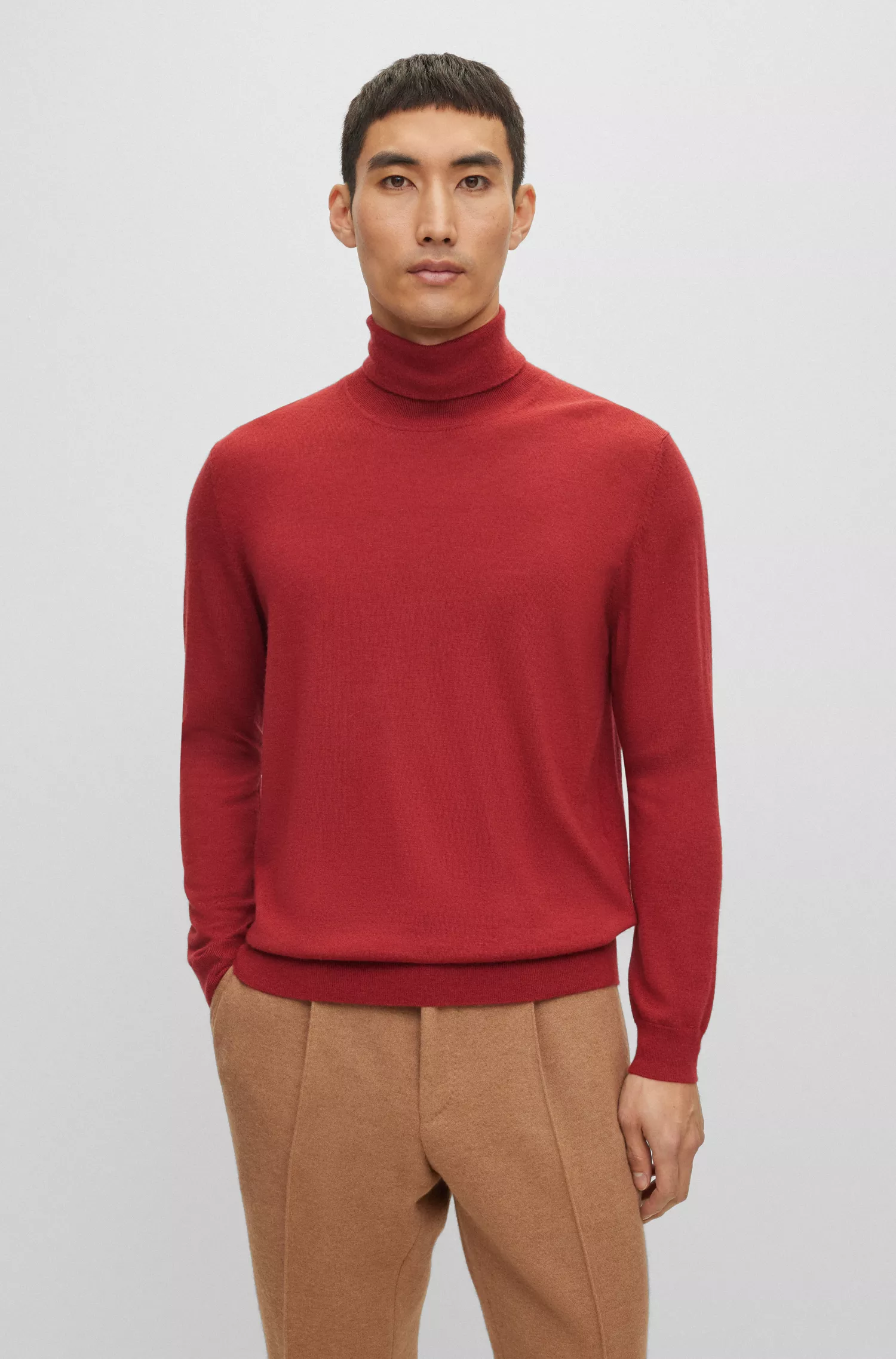 Suéter BOSS de gola alta na cor camelo, em cashmere.