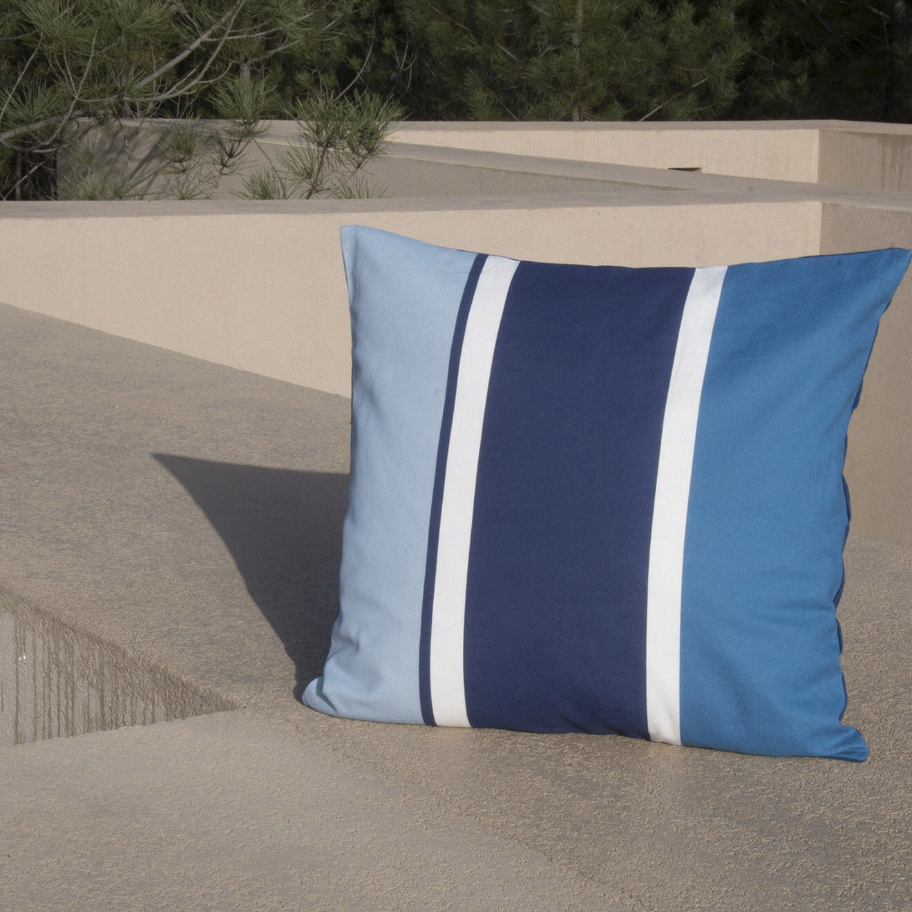 Febronie Housse de coussin d'extérieur Luz bleu marine - 50x50 cm