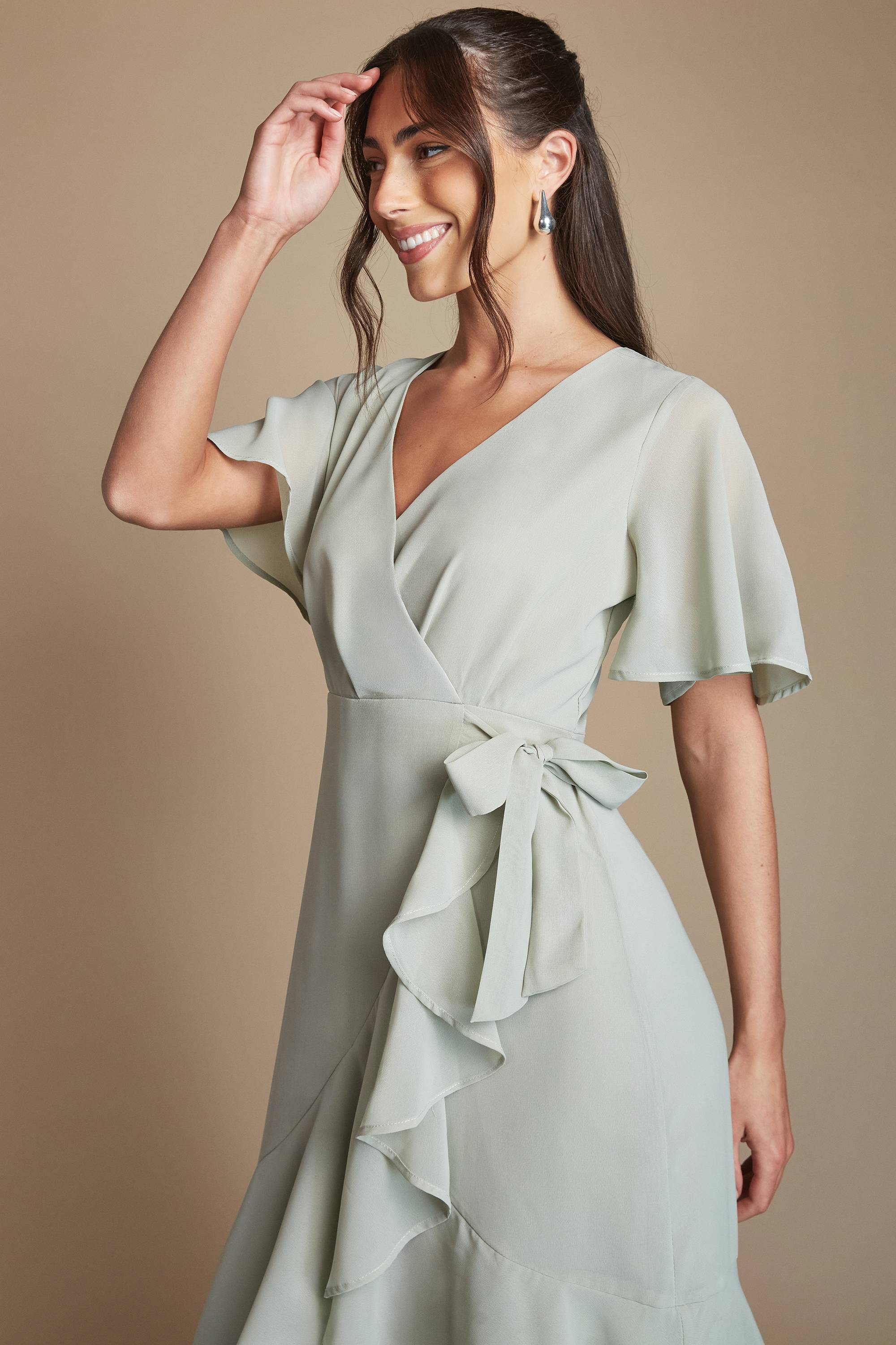 Coast Robe Longue De Demoiselle D'honneur Étagée À Manches Papillon
