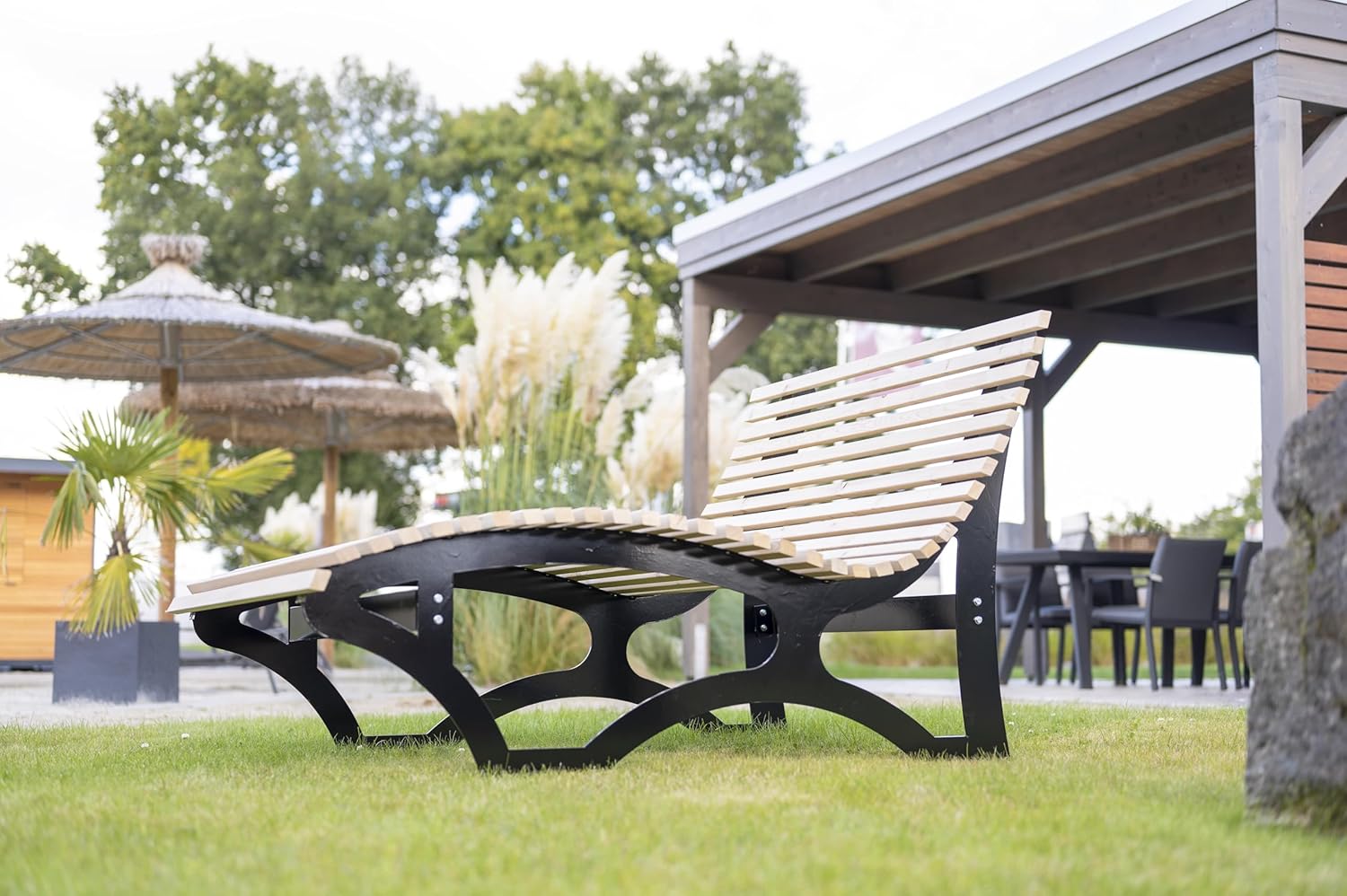 Waldsofa für 2-3 Personen, Sonnenliege, Relaxliege, Wellenliege, Holzliege, Himmelsliege, Gartenliege für den Garten, schwarz pulverbeschichtet