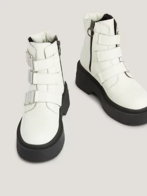 Botas de couro com fivela robusta