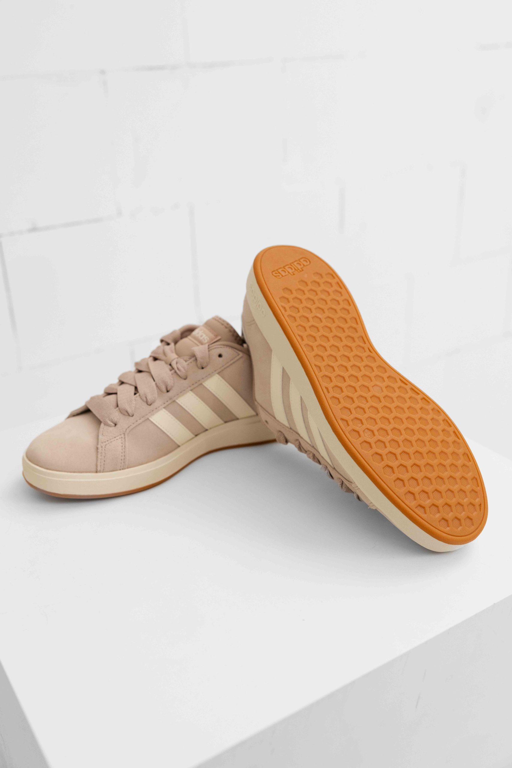 Adidas Grand Court Base 00s Sneakers Unisex Beige