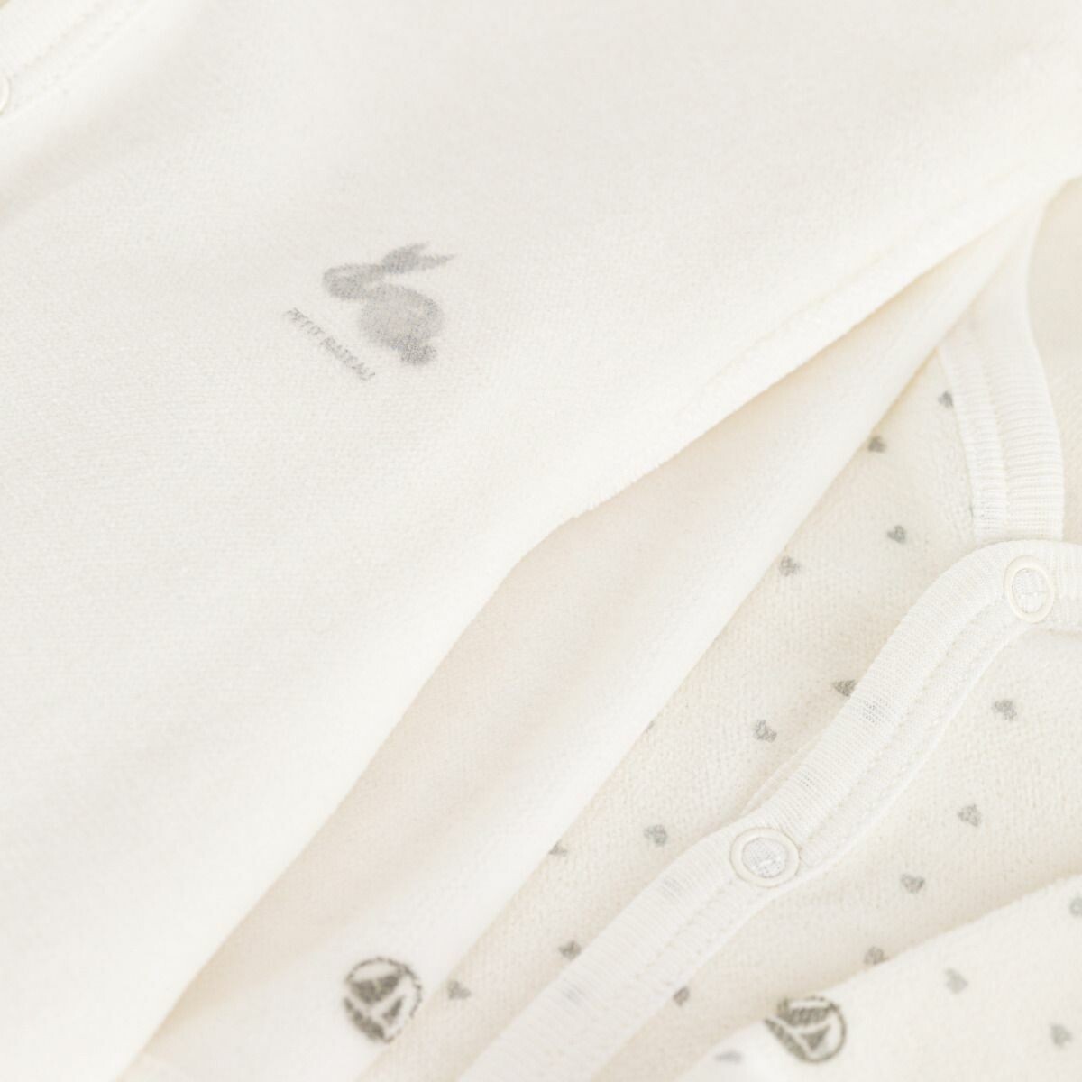 PETIT BATEAU<br>Conjunto de 2 pijamas de veludo, lisos e estampados