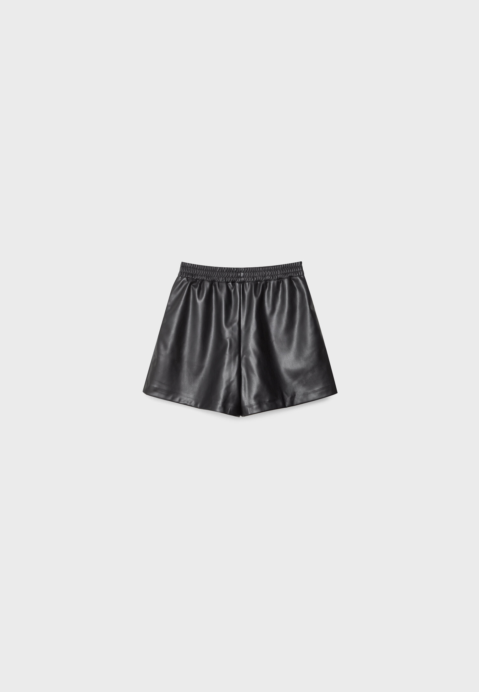 shorts de couro sintético