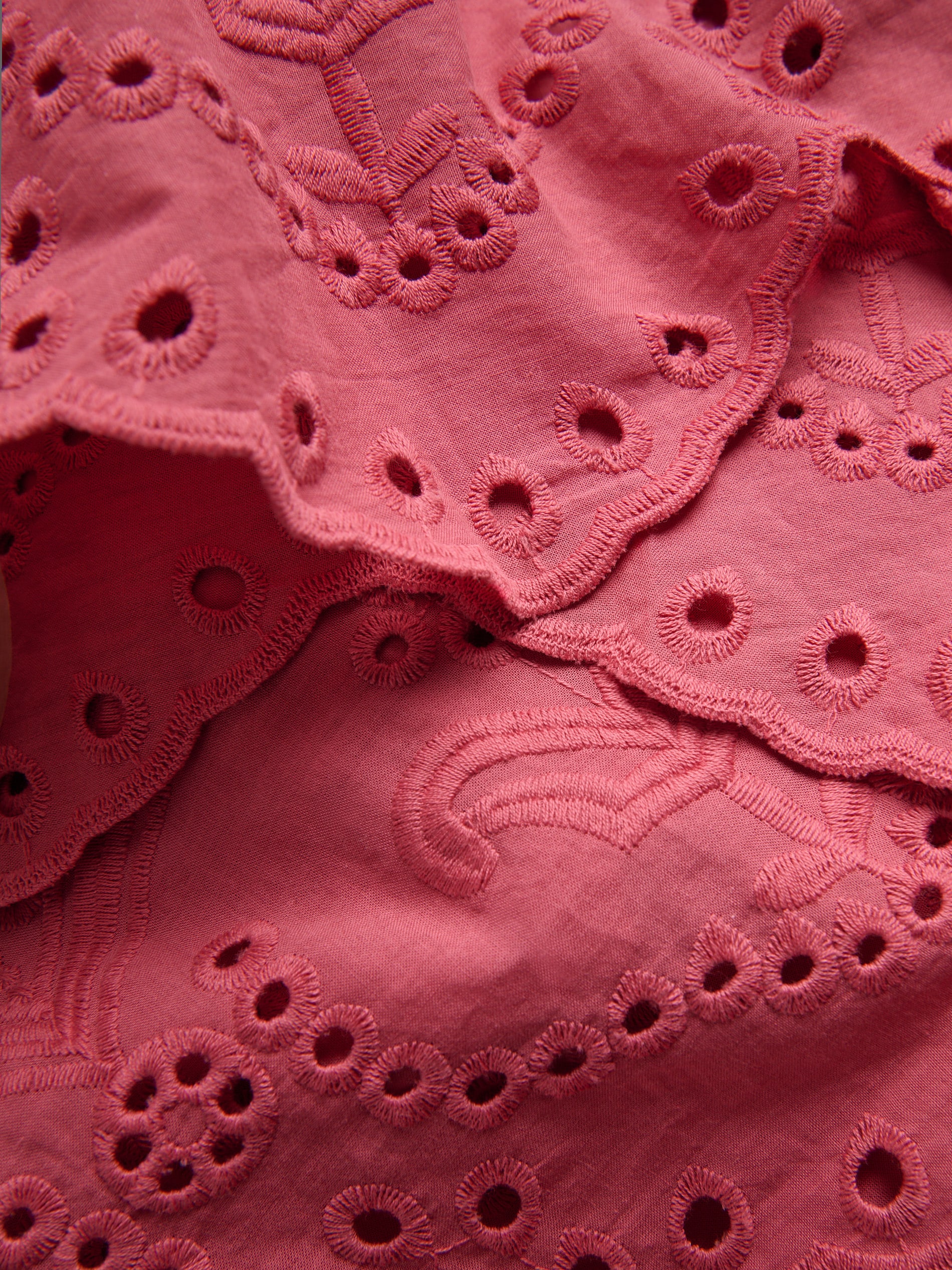 Kleid mit Spitzeneinsätzen