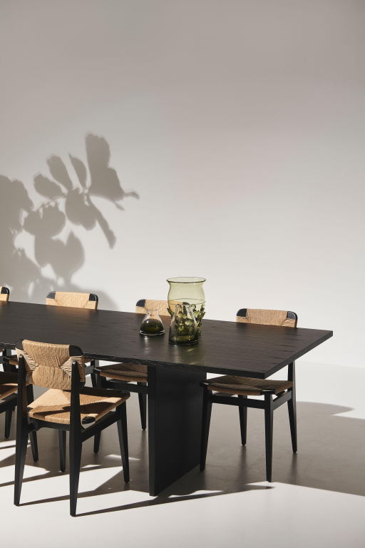 Gubi Private dining eettafel 320x100 brown/black ash