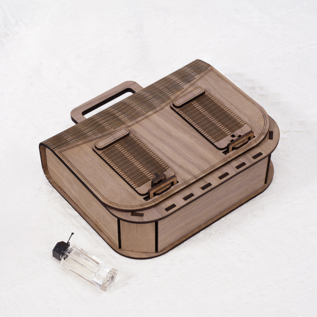 Bambu Lab  3 mm Black Walnut Plywood    Dunkle Nussbaum Optik mit natürlicher Maserung - Sperrholz