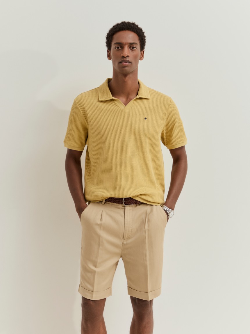 Polo de malha em algodão com textura waffle