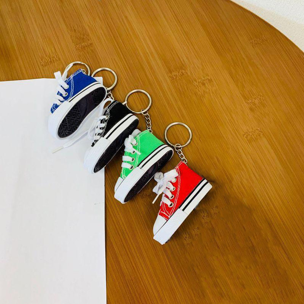 (4er Set) 3D Chucks Schlüsselanhänger Handtaschen Accessoire mit Spaltring - Bunt