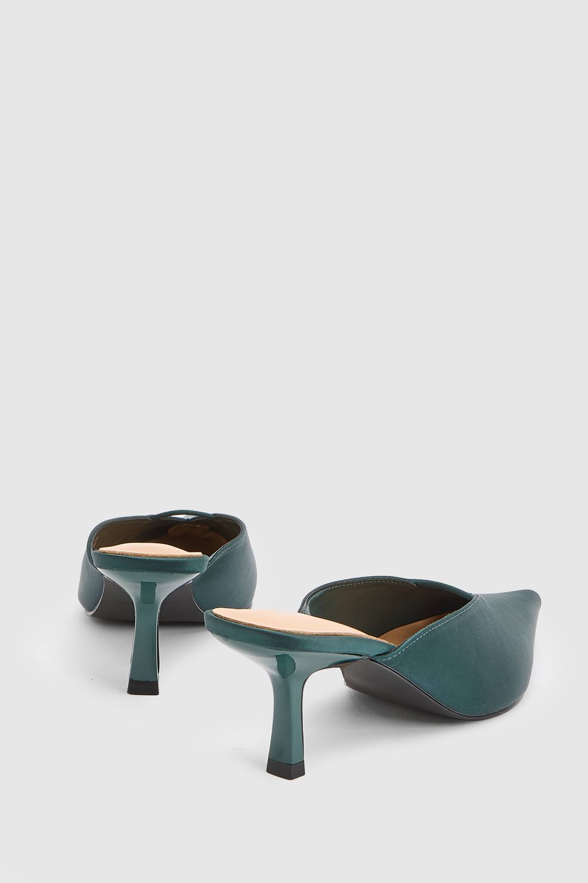 KarenMillen Mules À Talon En Satin Bout Fermé