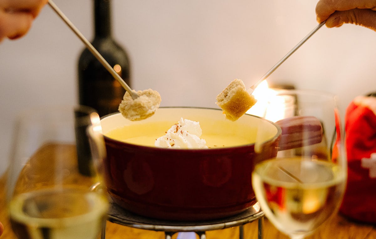 Fondue im Iglu bei Adelboden als originelles Geschenk