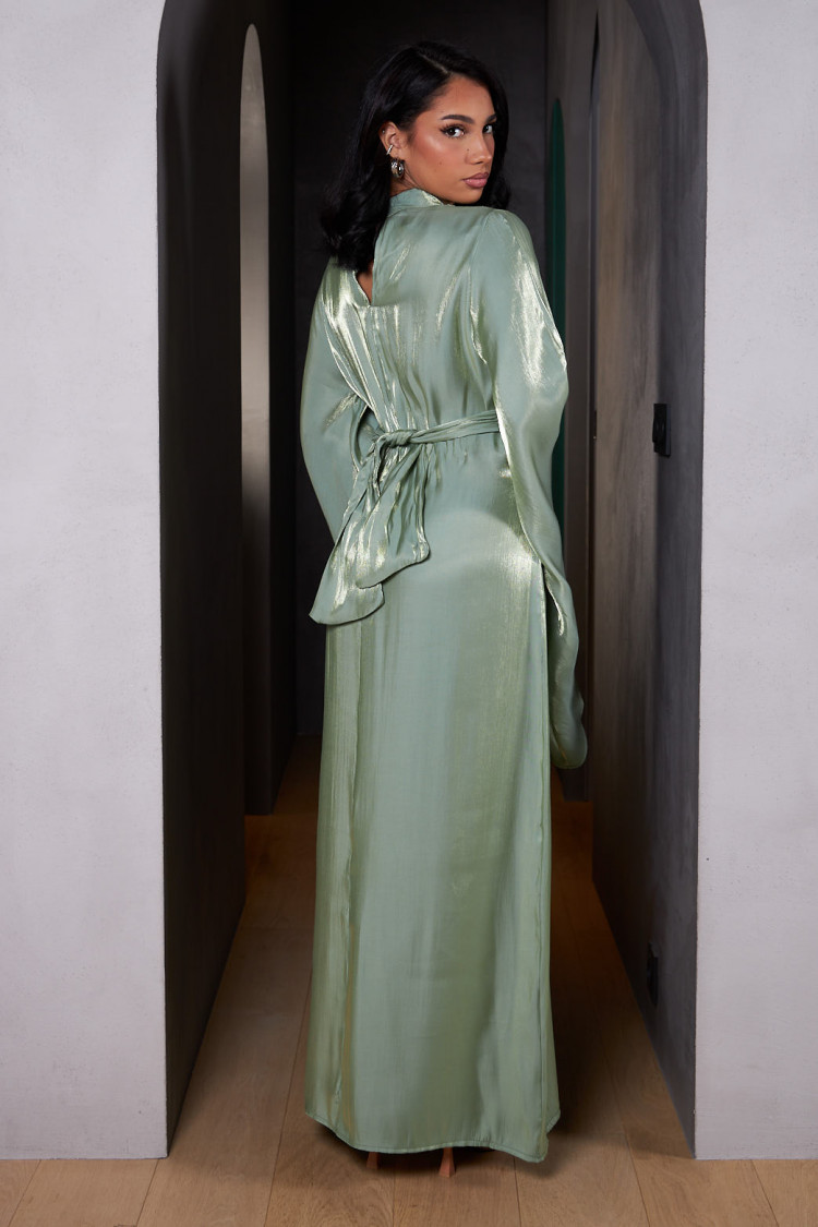 Robe ample verte satinée et volant