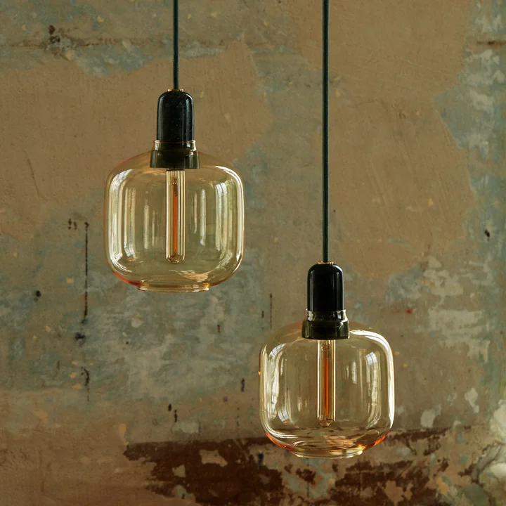 Normann Copenhagen - Amp Pendelleuchte small, Gold / grün