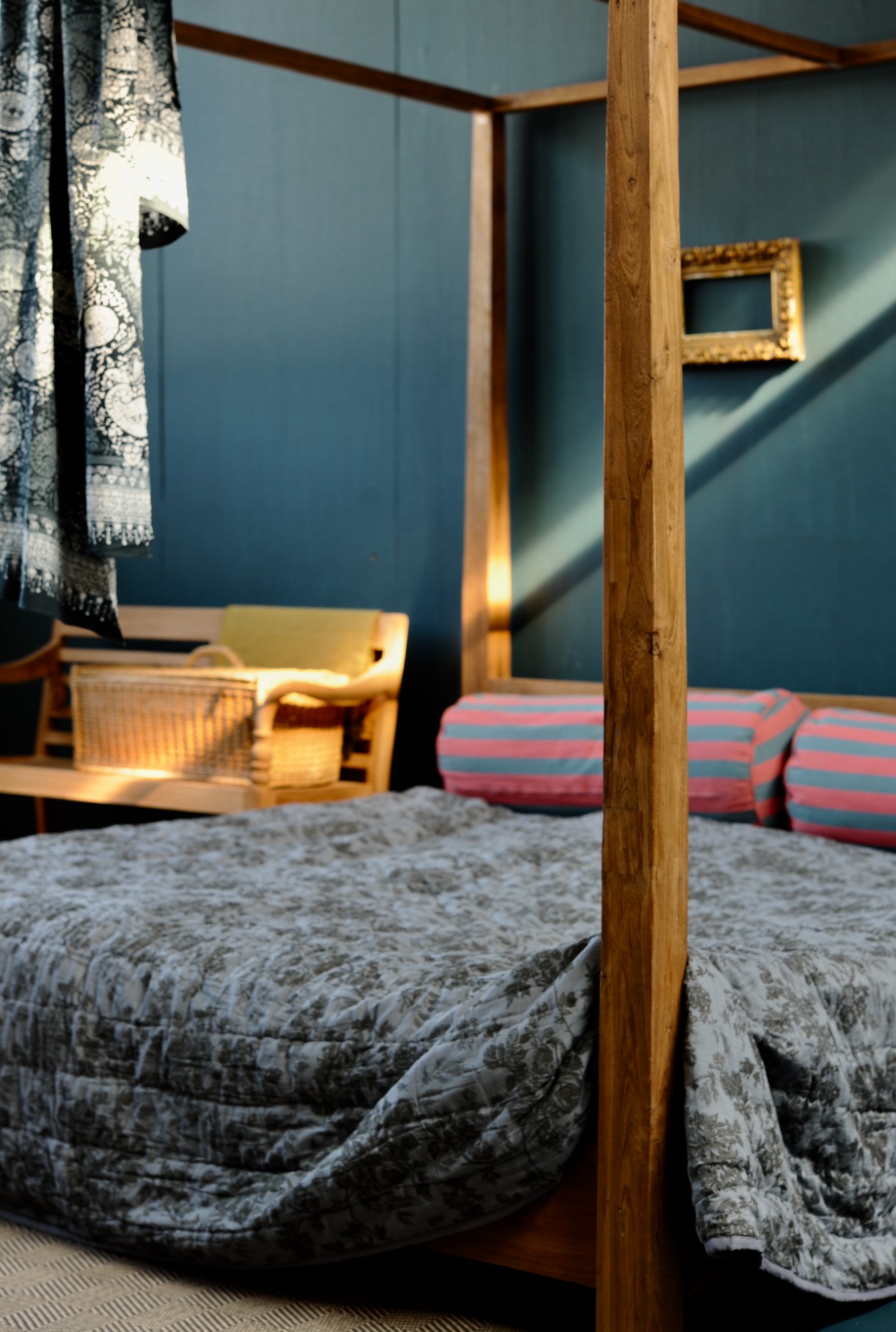 Himmelbett 'Surakarta' aus recyceltem Teak, natur, B 180 cm, L 200 cm von fischer's lagerhaus