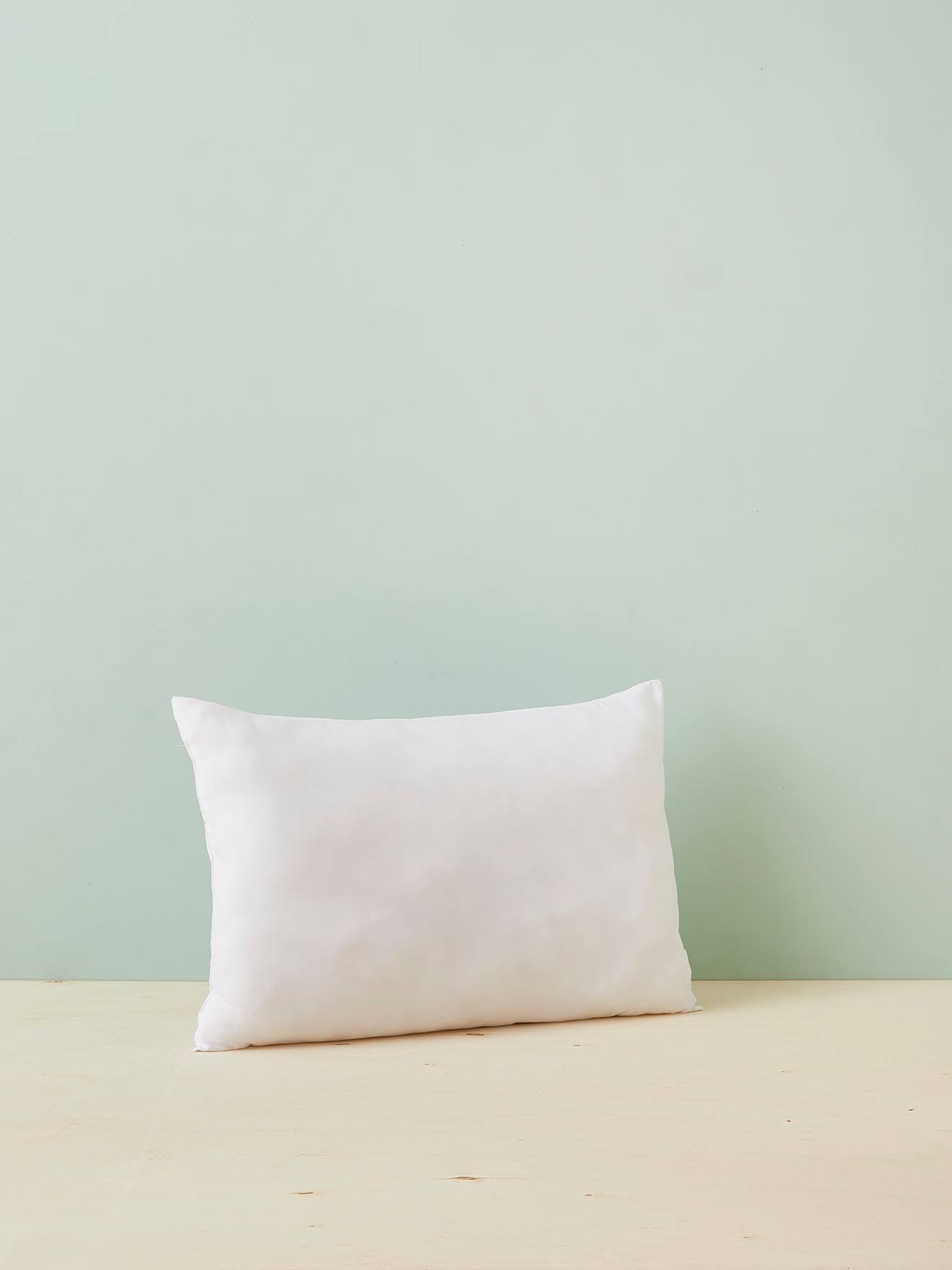 Travesseiro confortável, firme e antiácaro com tratamento Bi-ome®, branco claro, liso.