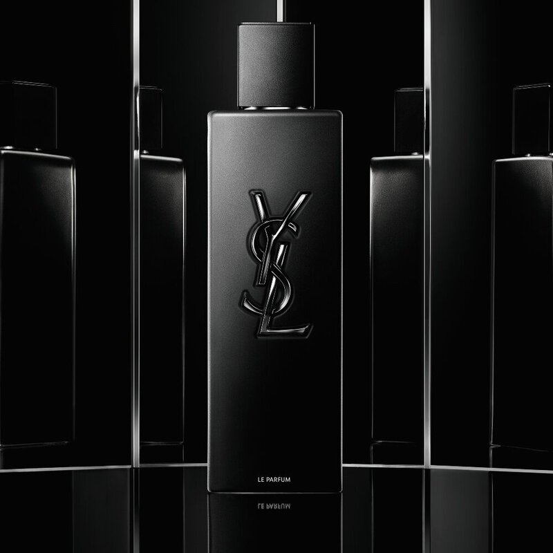 MYSLF LE PARFUM  LA NOUVELLE INTENSITÉ POUR UN HOMME NÉ POUR ÊTRE LUI-MÊME