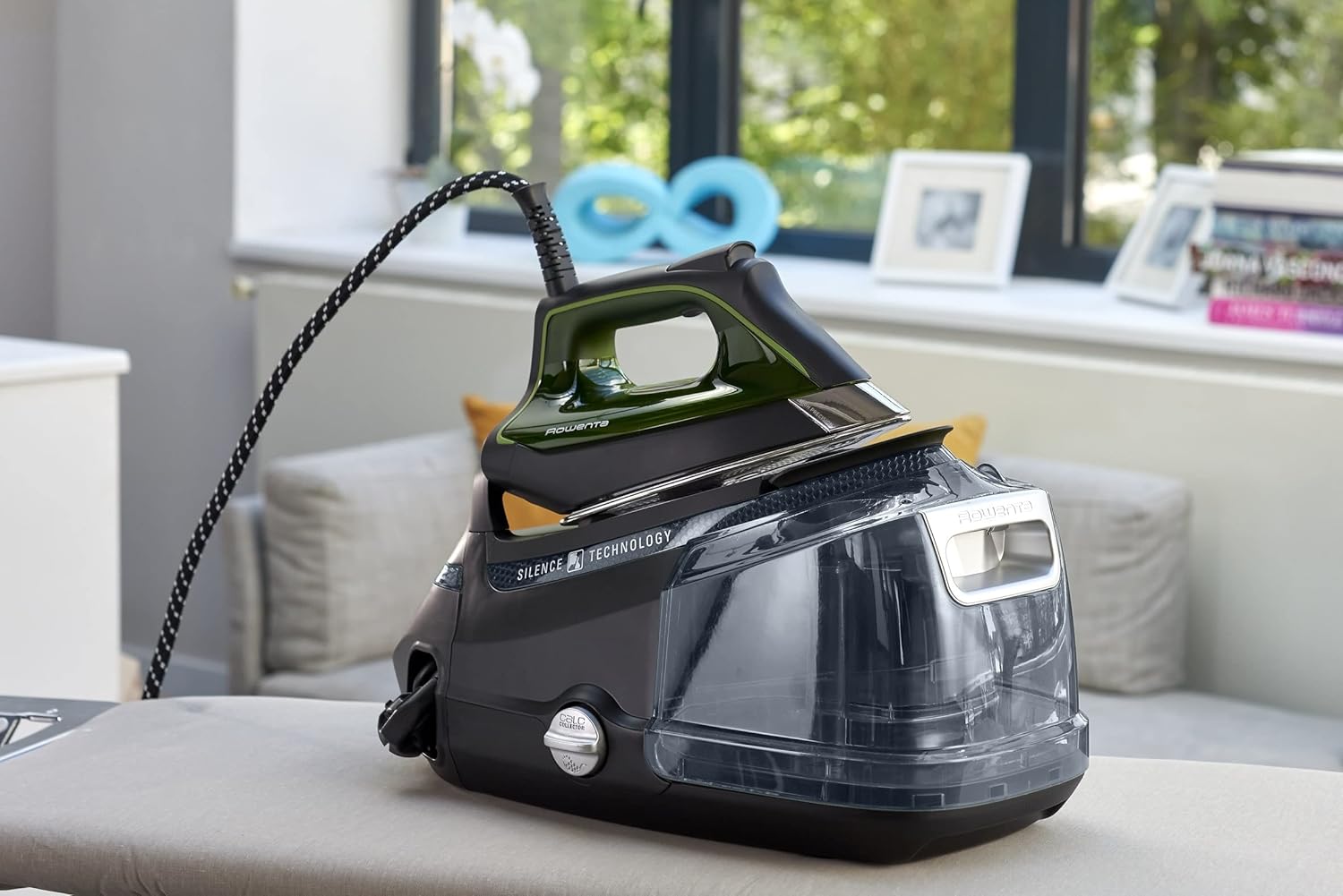 Rowenta Silence Steam Pro Dampfbügelstation, 2800 W, Dauerdampfmenge 150 g/Min, extra Dampfstoß 620 g/min, Eco-Funktion, 1300 ml abnehmbarer Wassertank, Schwarz/Grün, DG9248