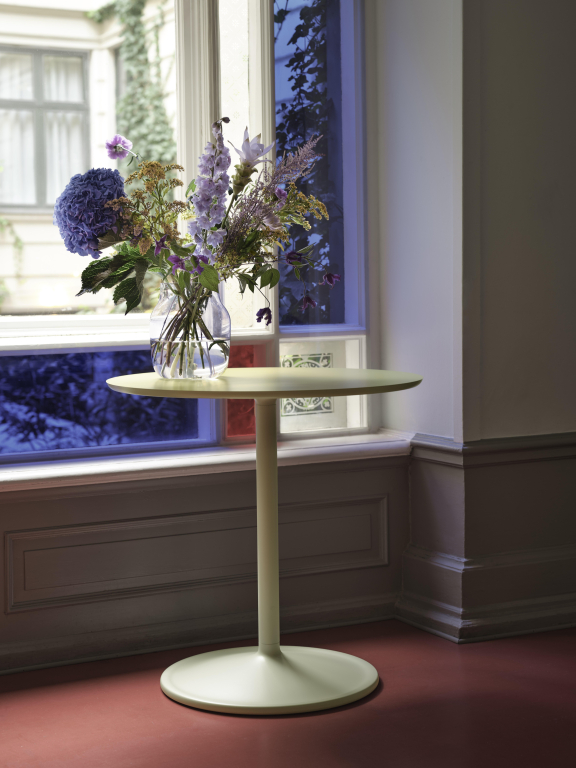 Muuto Soft Café tafel Ø75x73 Dark Oiled Oak