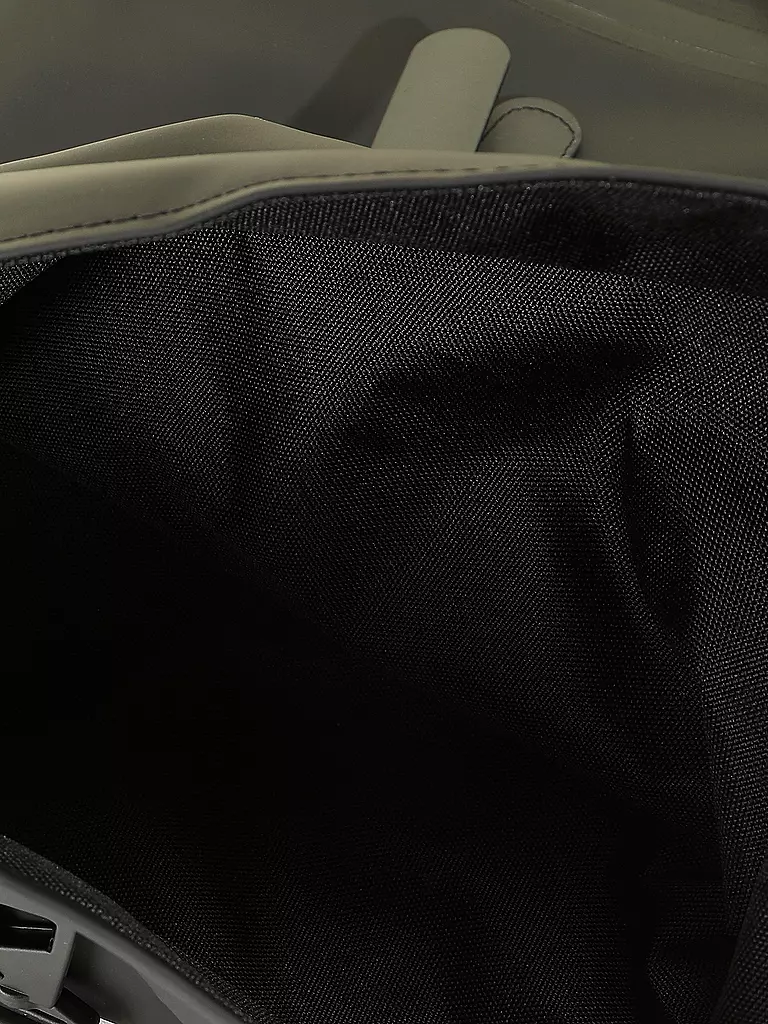 RAINS Rucksack schwarz