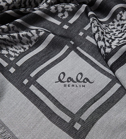 Lala Berlin Schal - Triangle Tilda - Swoosh Black/White