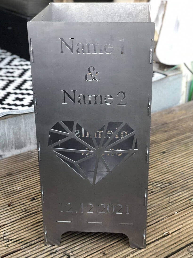EXTRAVAGANT® Feuertonne, Feuerstelle, Feuerkorb, Feuersäule PERSONALISIERT für den Garten, Terrasse, Stahl, Rostoptik, Unikat, Edelrost, Geschenk Familie (3 Kinder)