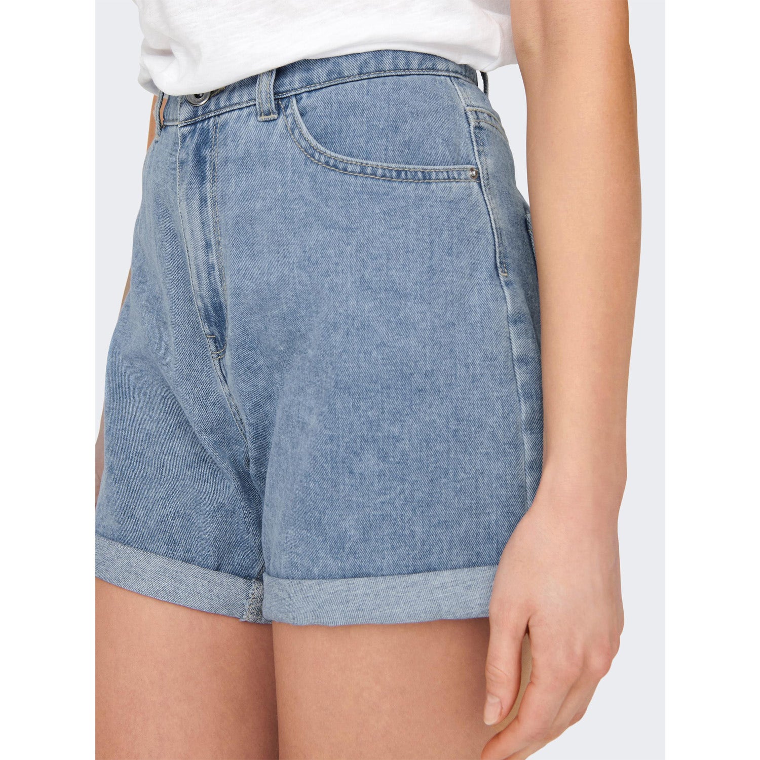 ONLY  ONLVEGA LIFE HW MOM SHORTS