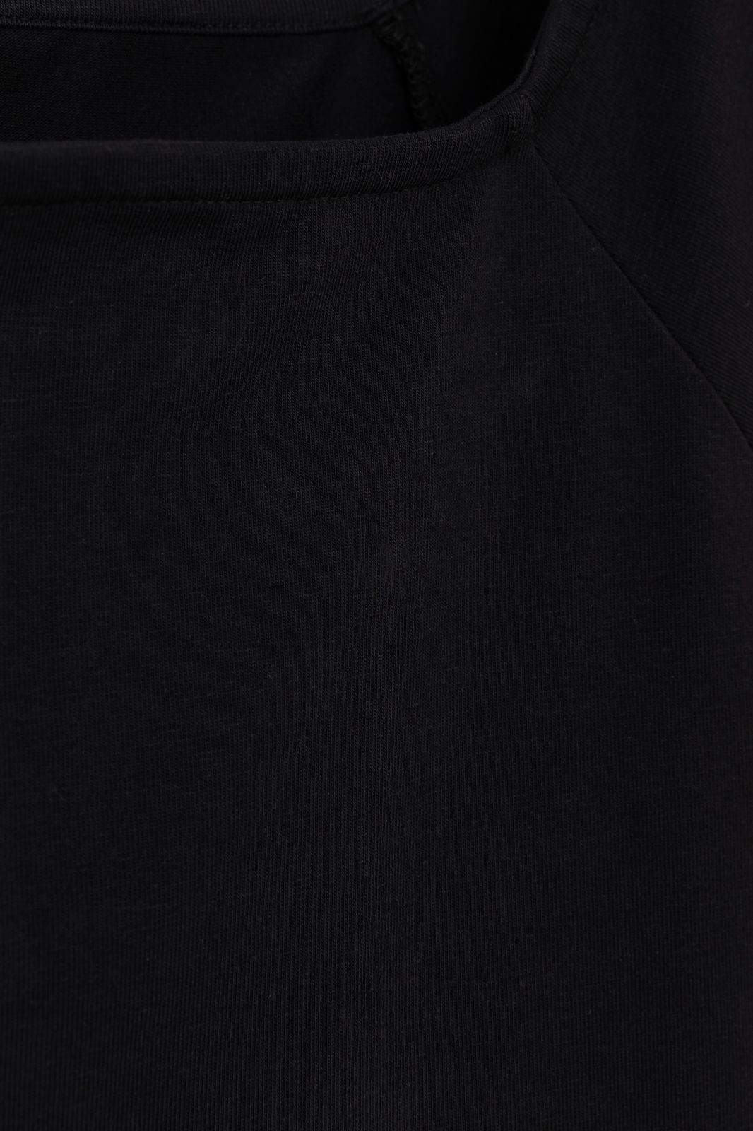 Zwart T-shirt met vierkante hals