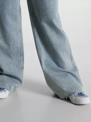 Calça jeans Claire de cintura alta e pernas largas
