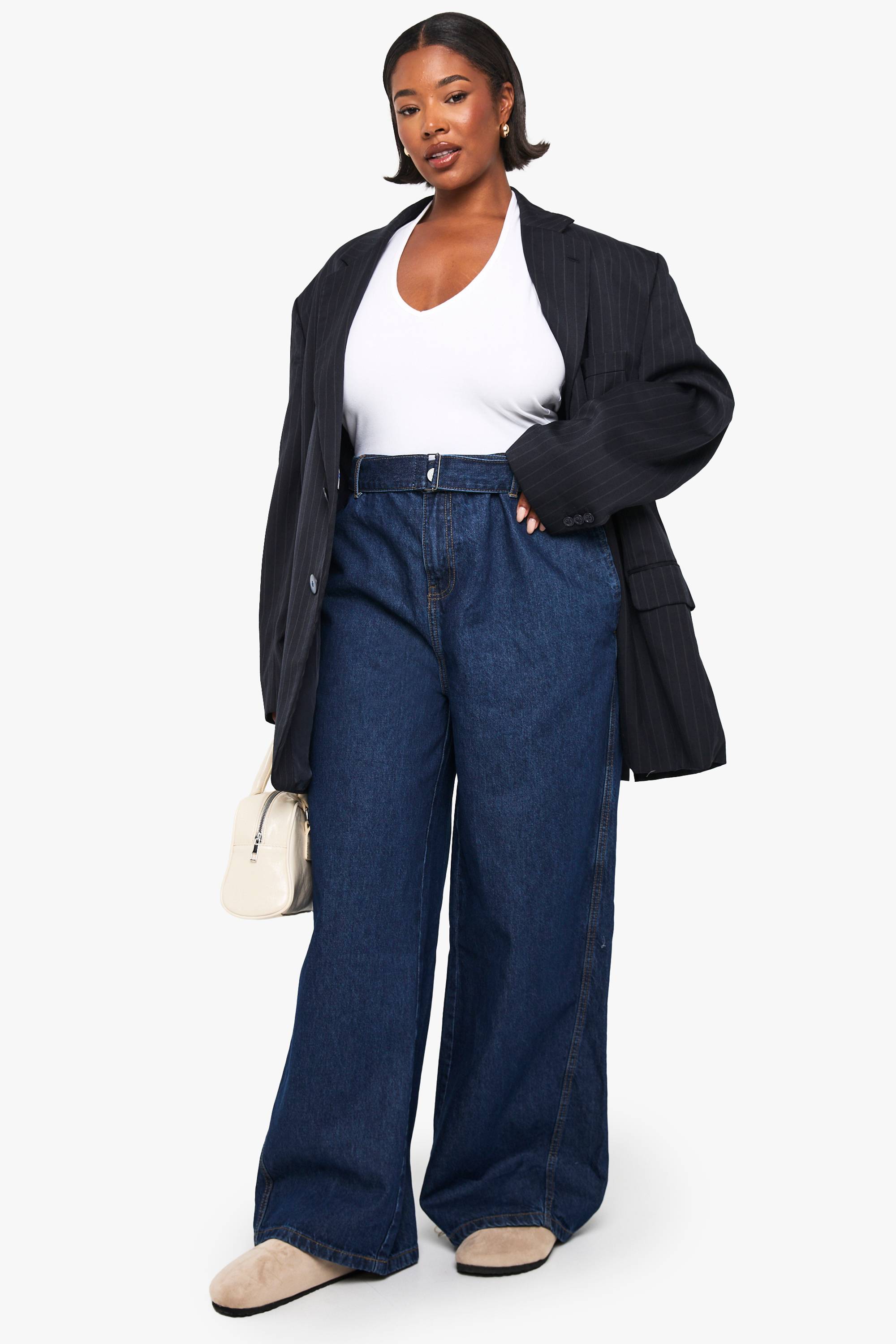 boohoo JEAN EN DENIM PLUS À JAMBE LARGE, DOS ÉLASTIQUÉ, CEINTURE À BOUCLE