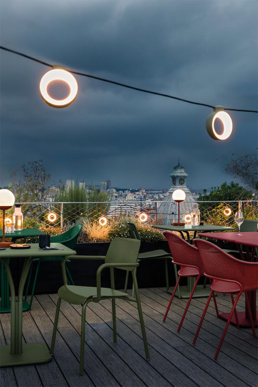 Fermob Studie tuinstoel met armleuning Black Cherry