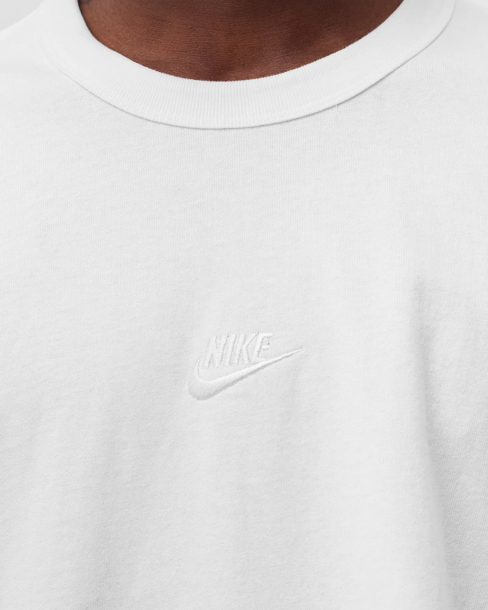 Nike Premium Essentials Longsleeve