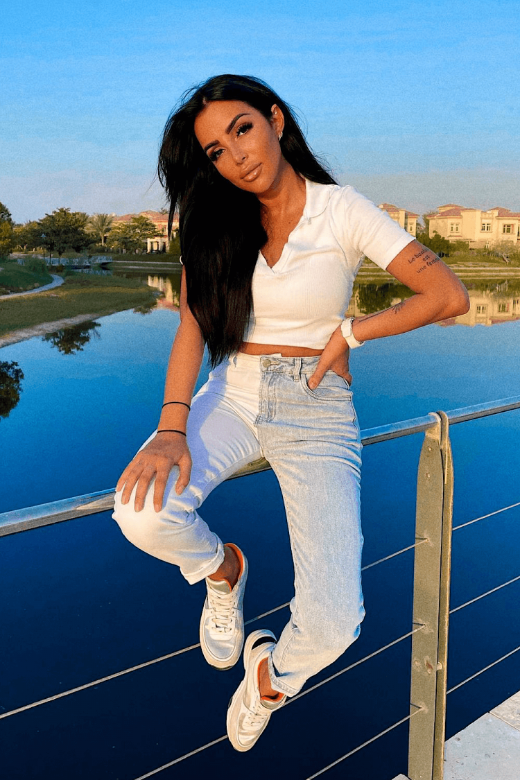 Jeans coupe droite bicolore contrastant bleu et blanc