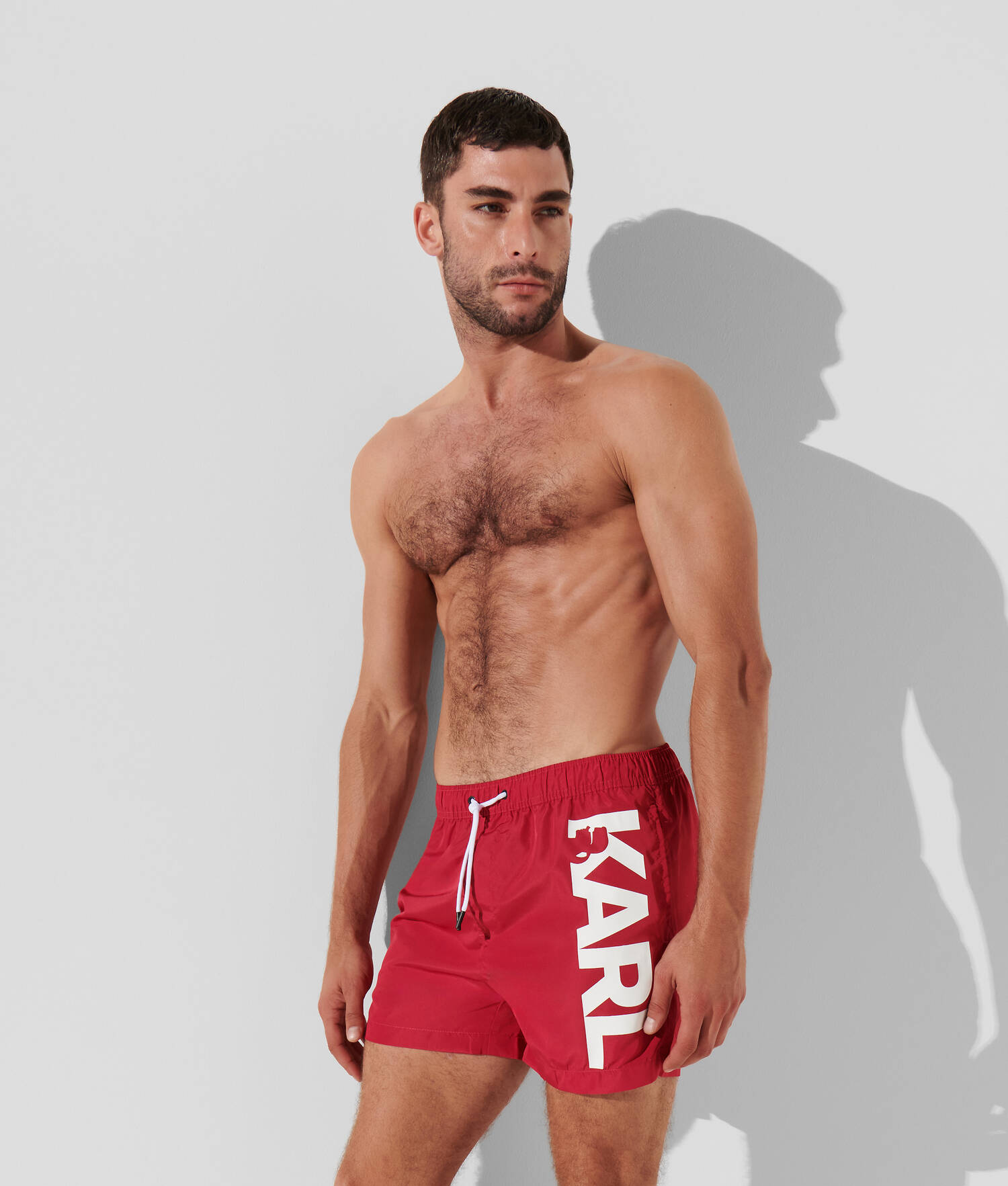 SHORT DE BAIN ORNÉ DU LOGO KARL