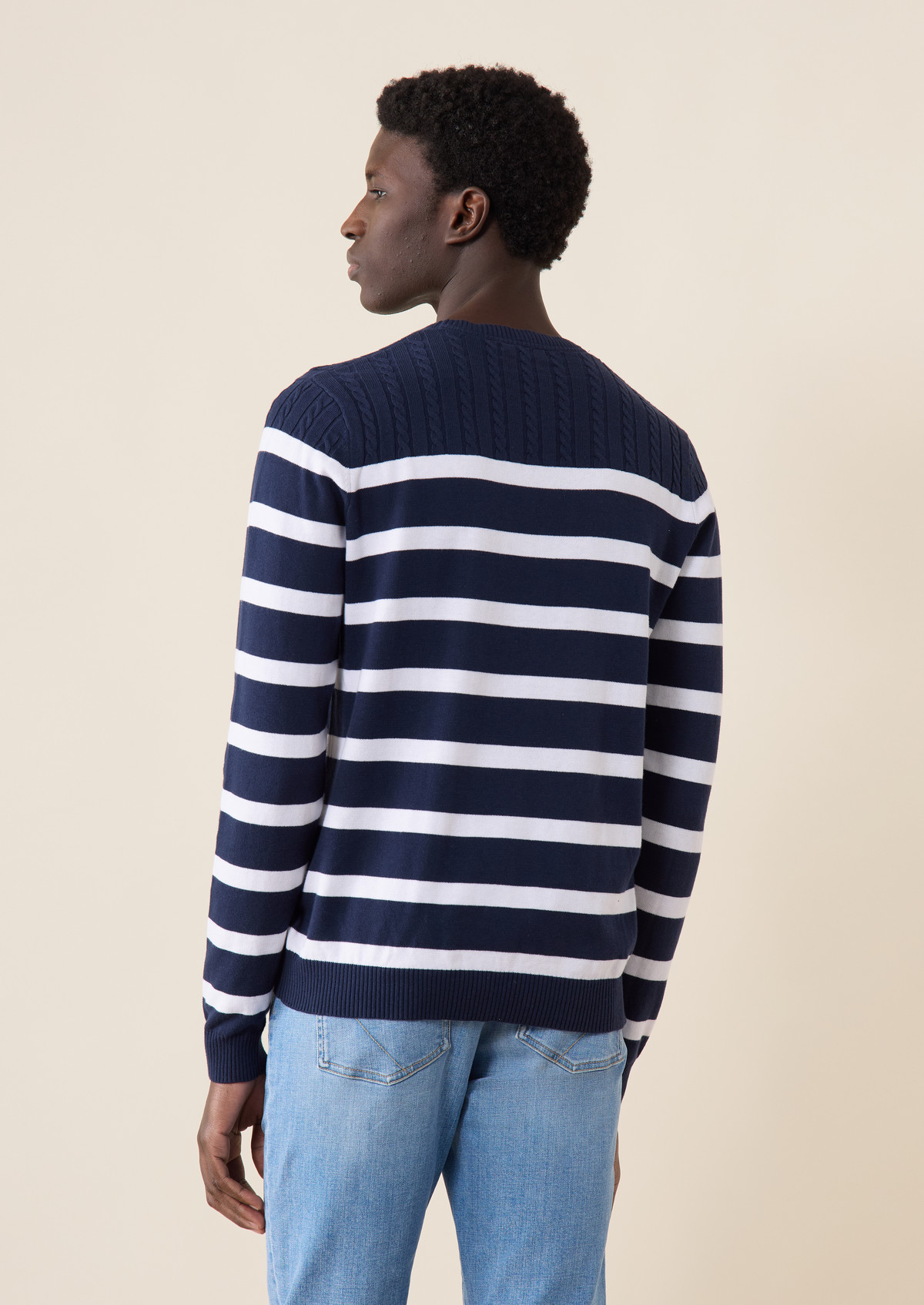 Pull col rond en coton bleu marine à rayures blanches