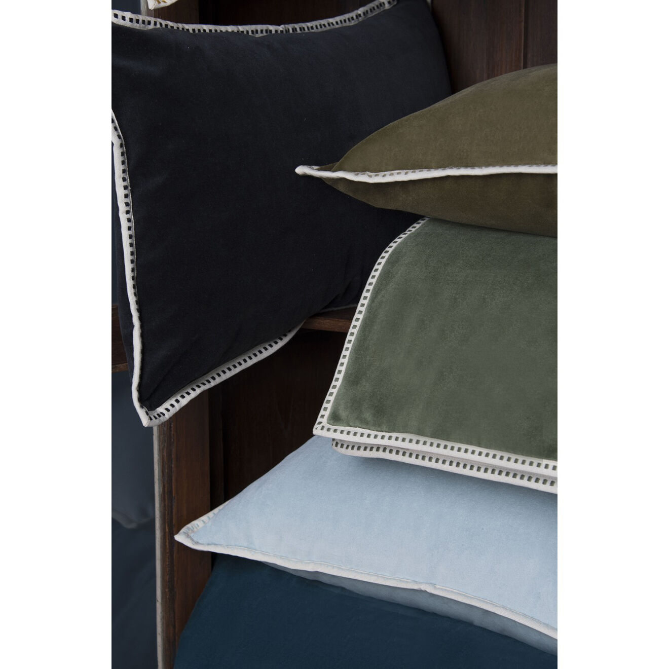 Febronie Housse de coussin velours Ella charbon