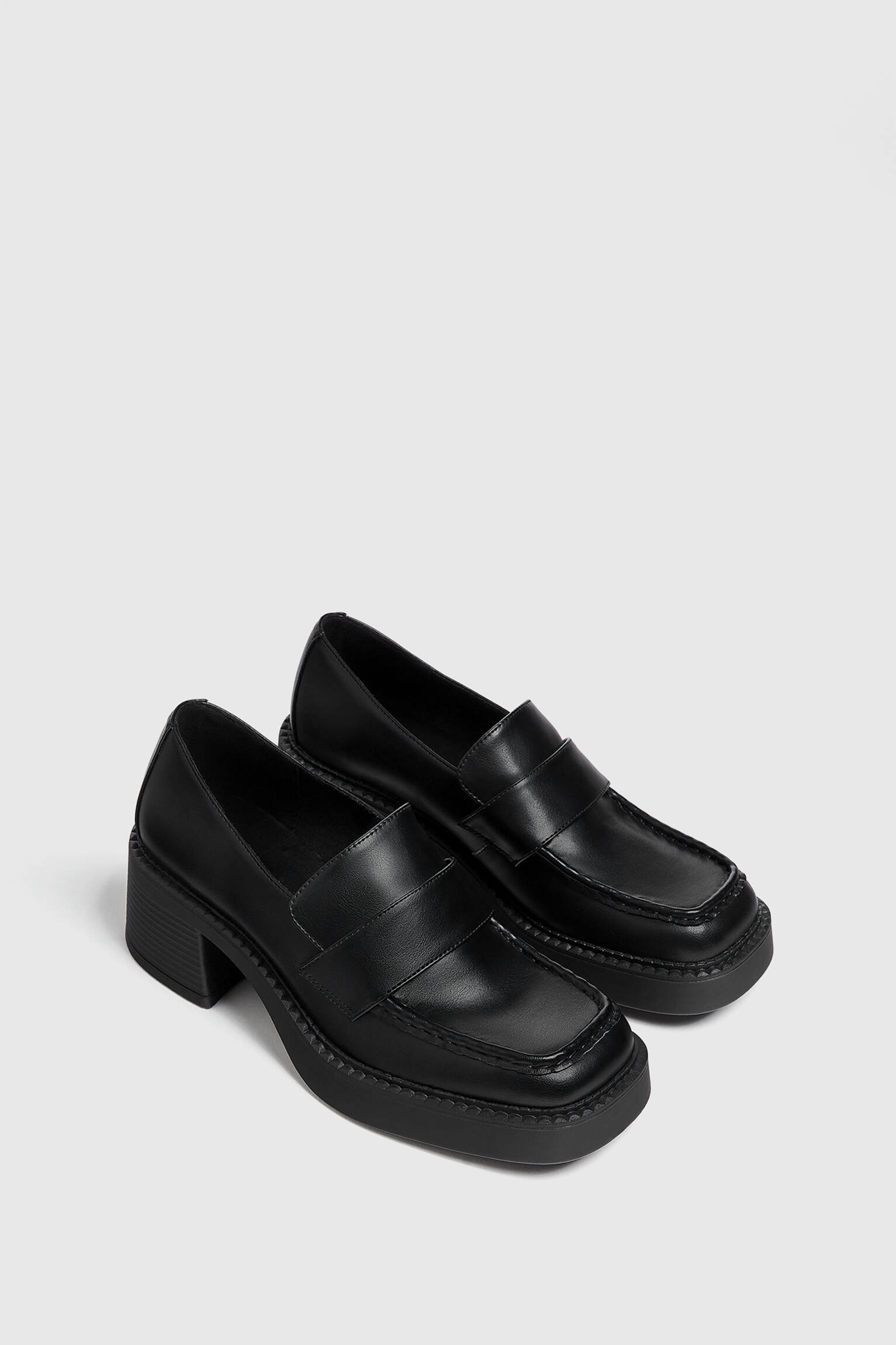 MOCASSIM DE SALTO LARGO - PRETO