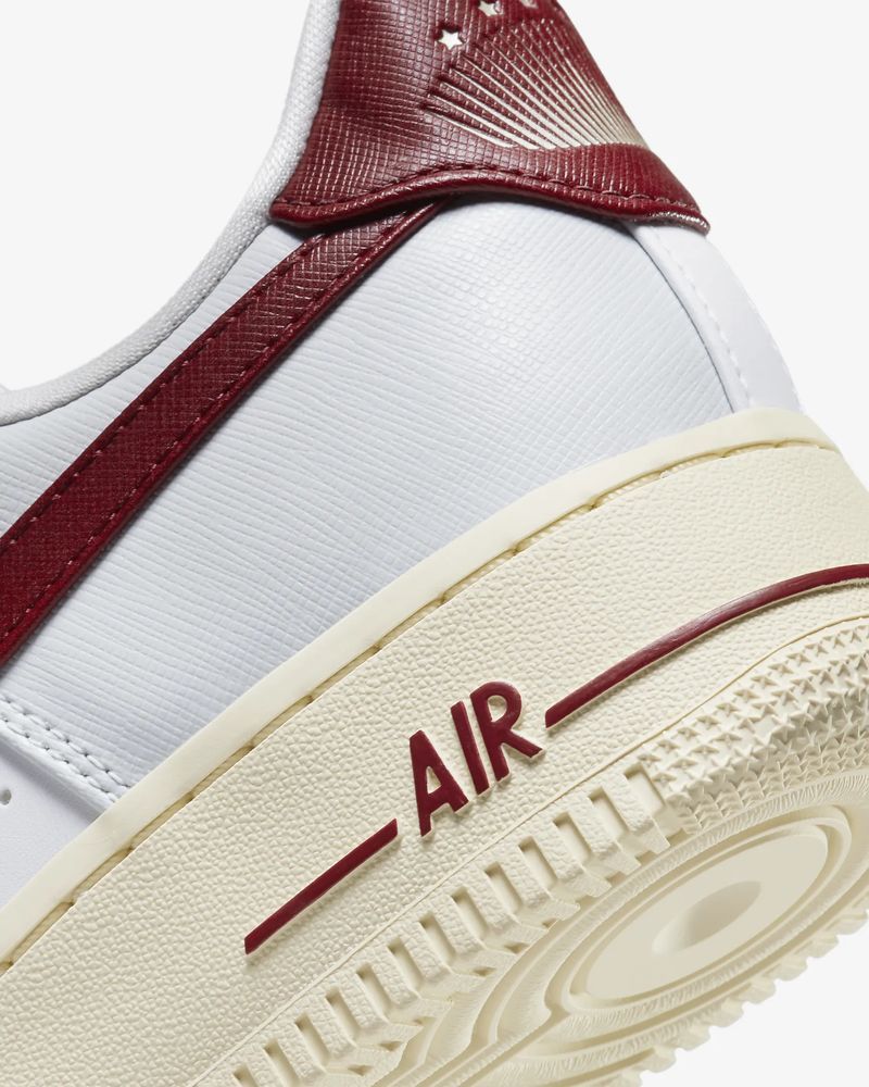 Chaussures Nike Air Force 1 '07 Gris & Rouge pour femme