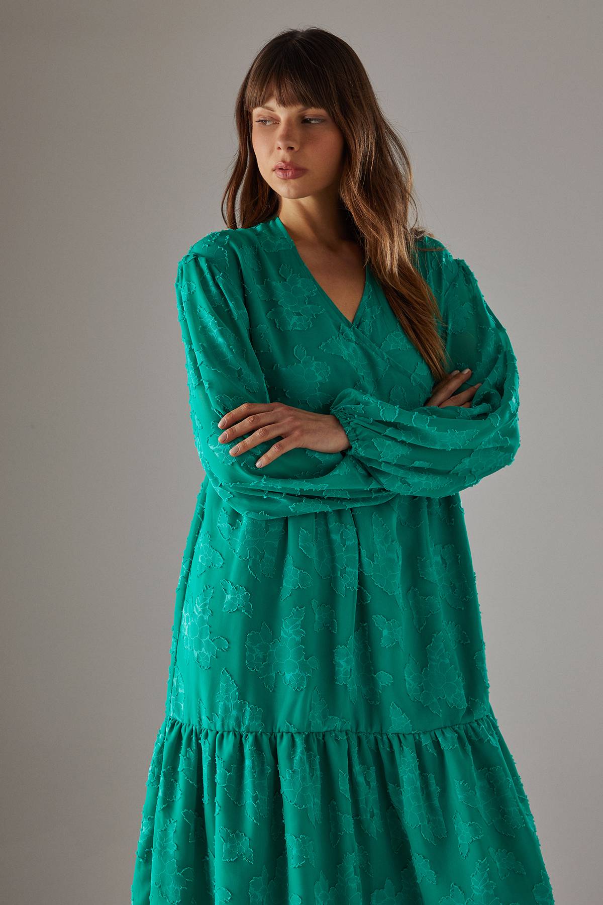 Warehouse Robe Midi Portefeuille Smockée en Mousseline Dévorée